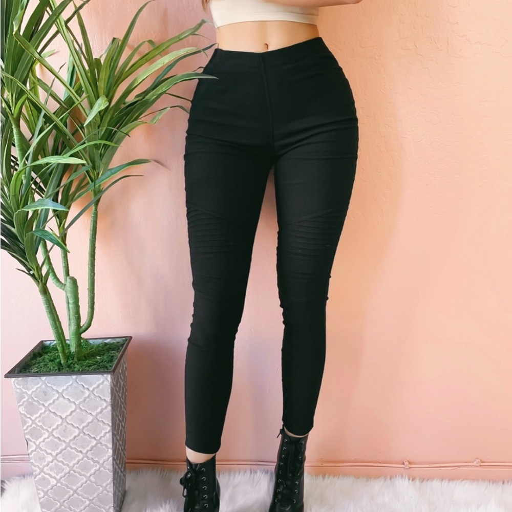 Women Black Pants Size S/M